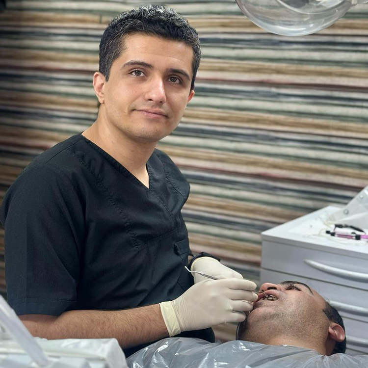 جراح دندانپزشکدکتر محمدرضا بیگی